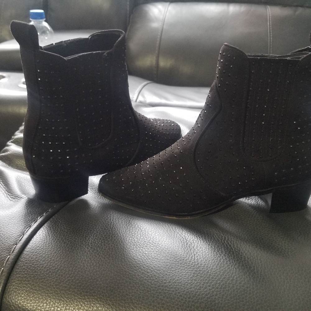 Boots - Picture 2 of 4